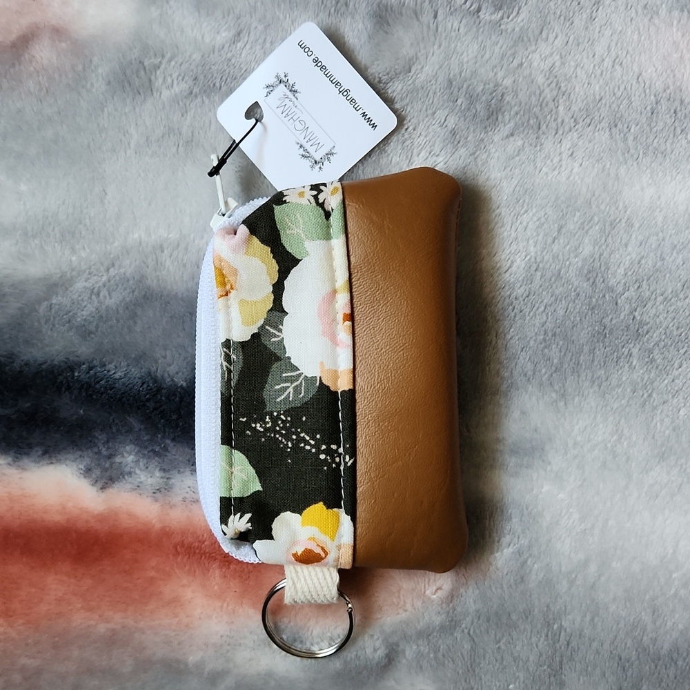 Small keychain zipper pouch/coin purse